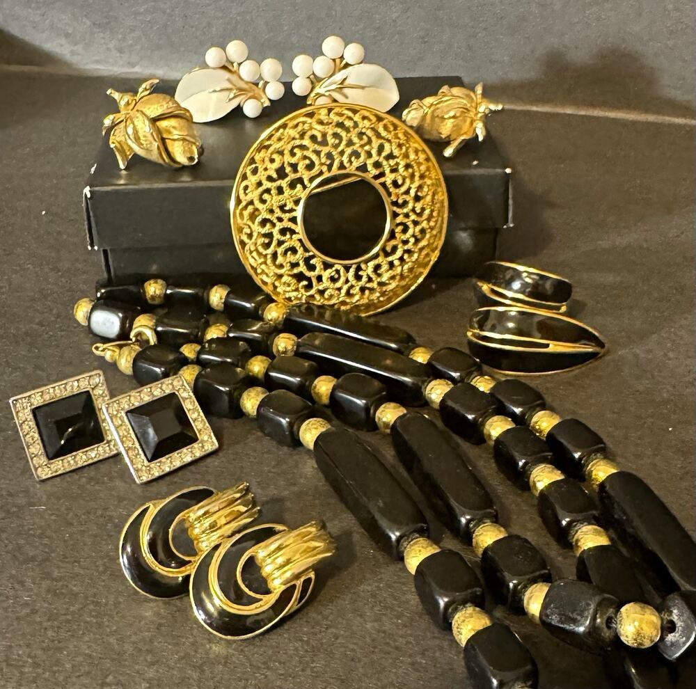 Vintage Signed Trifari Jewelry Estate 7pc Crown 60-80s Brooch Necklace Earring